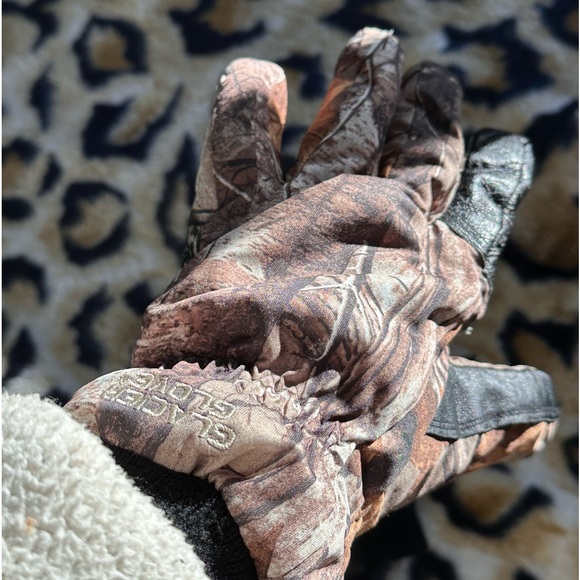 347. Men’s Glacier Glove Thinsulate 2X Realtree Camouflage Gloves - Picture 3 of 8